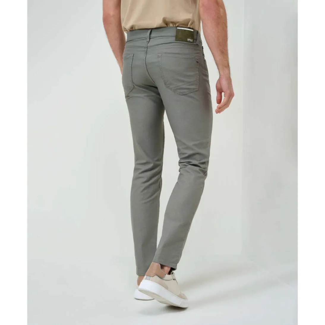 Brax Five-Pocket Lightweight Slim Fit Chuck Flex Jeans Two-Toned Look 81-3308 Olive