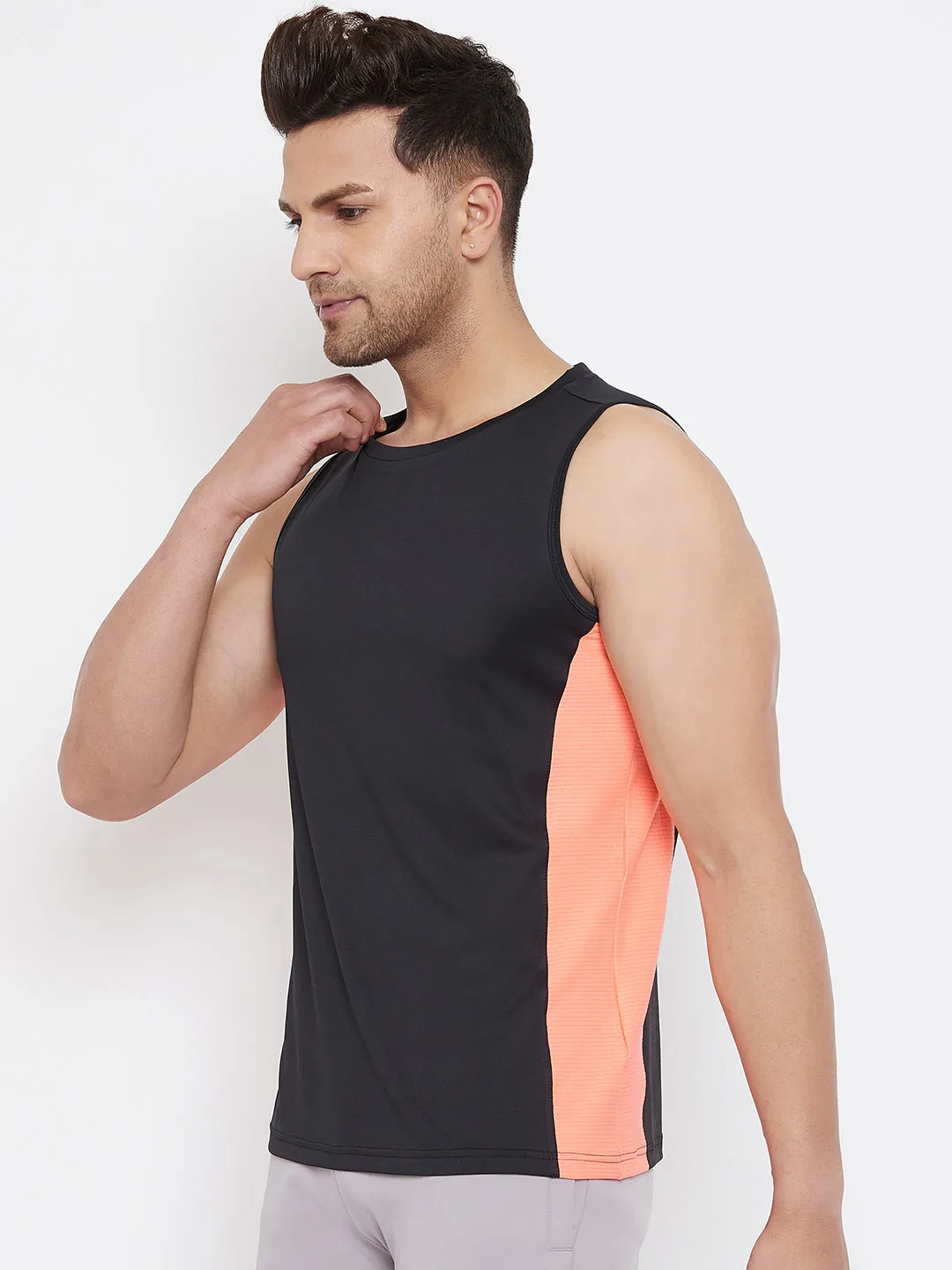 JUMP USA Men Black & Peach Solid Active Wear T-shirt