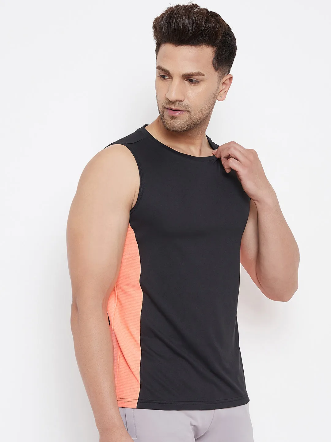 JUMP USA Men Black & Peach Solid Active Wear T-shirt
