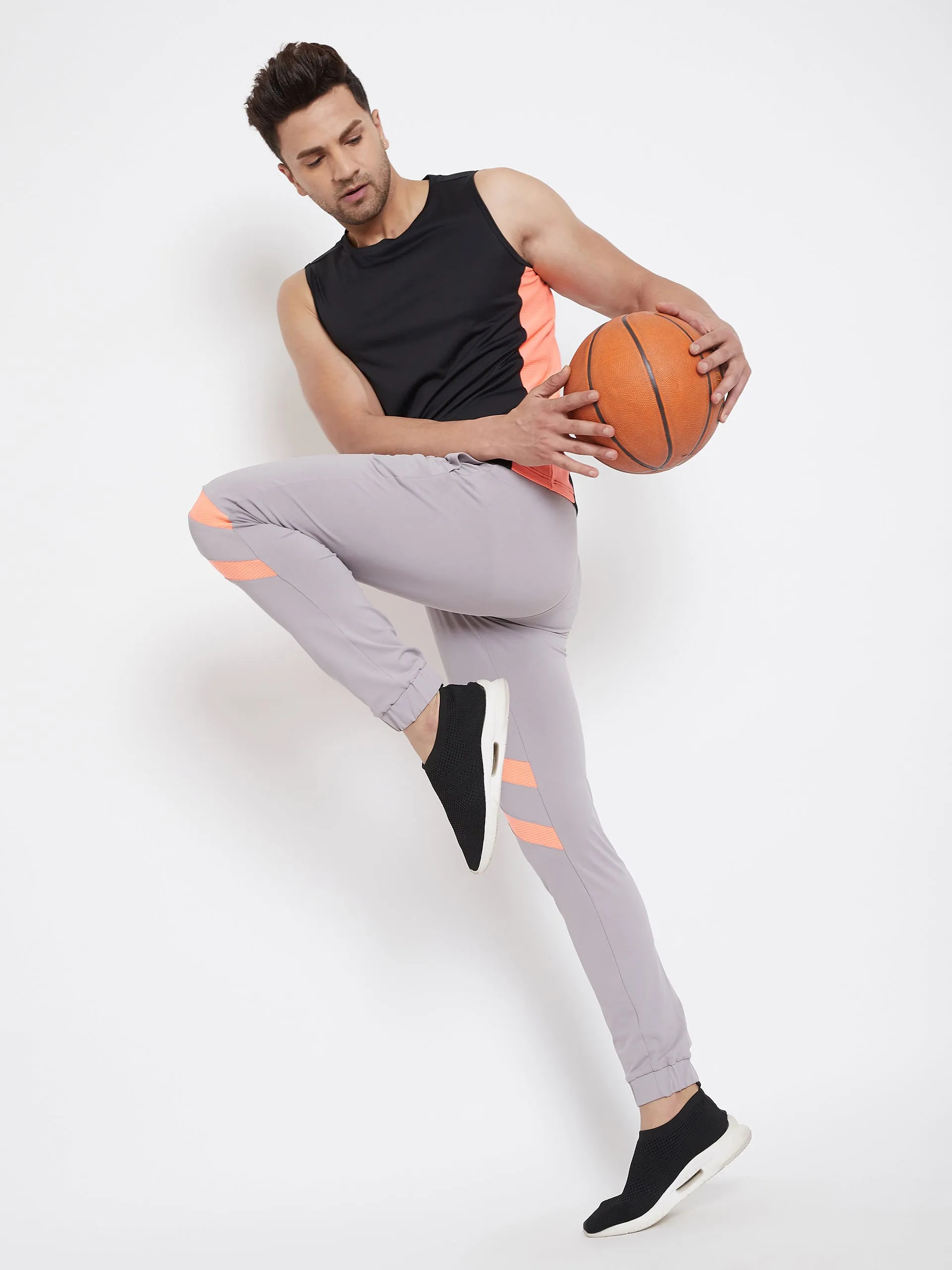 JUMP USA Men Black & Peach Solid Active Wear T-shirt