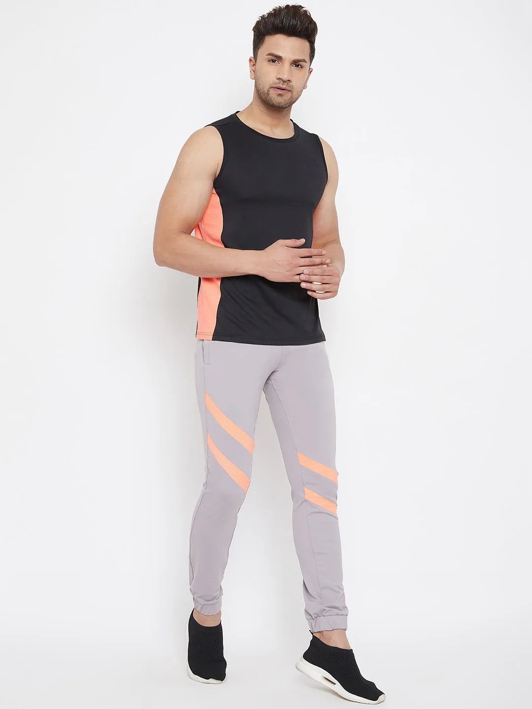 JUMP USA Men Black & Peach Solid Active Wear T-shirt